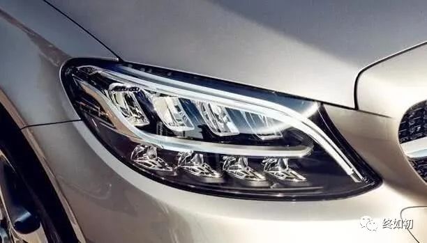 奔驰终于睡醒了！49万一路降到27万，宝马3系奥迪A4L气得想跳楼