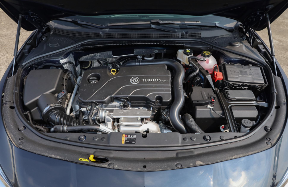 2021款别克君越，轴距2905毫米，2.0T+9AT，稳重