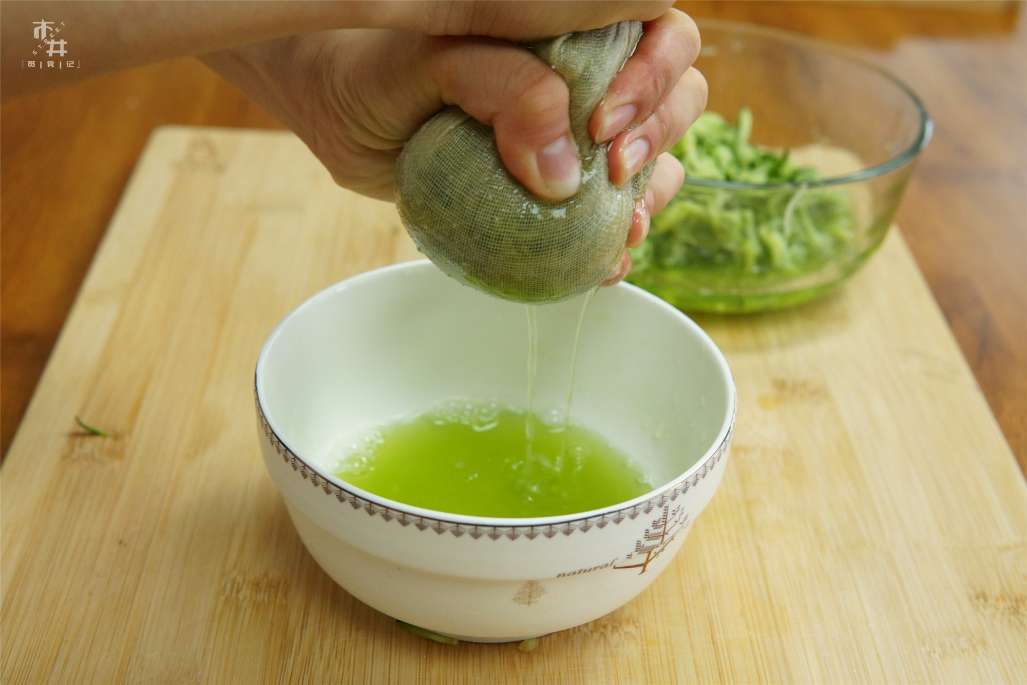 夏天别吃肉饺子了，这2种蔬菜特水嫩，包饺子清