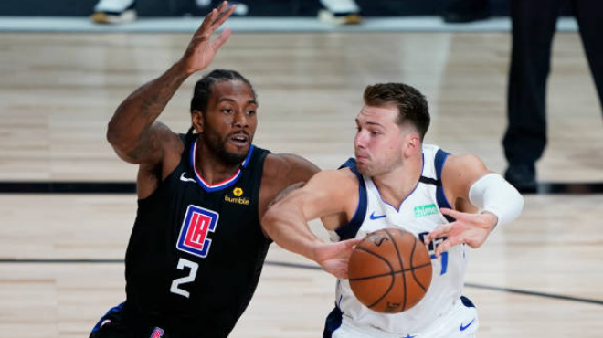 【影片】他才21歲啊！東契奇深陷犯規麻煩，主動跟教練說：我沒問題，繼續讓我在場上！-黑特籃球-NBA新聞影音圖片分享社區