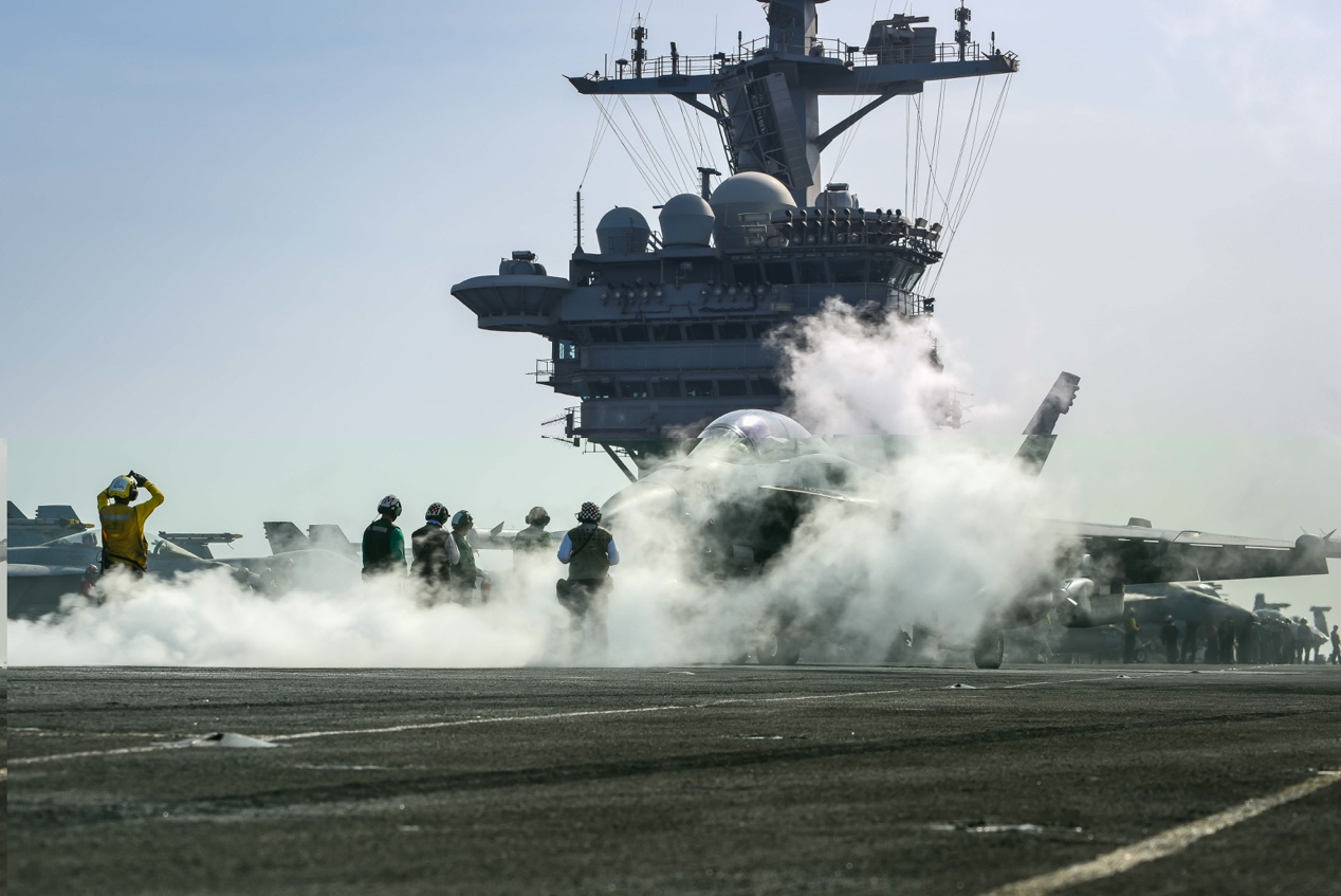 美军双航母西太耀武扬威，国产山东号悄然出动