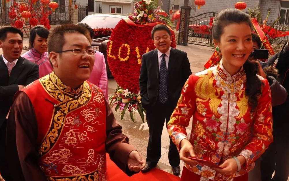 成龍做媒與山西首富閃婚《掃黑風暴》大嫂車曉這些年經歷了什麼？