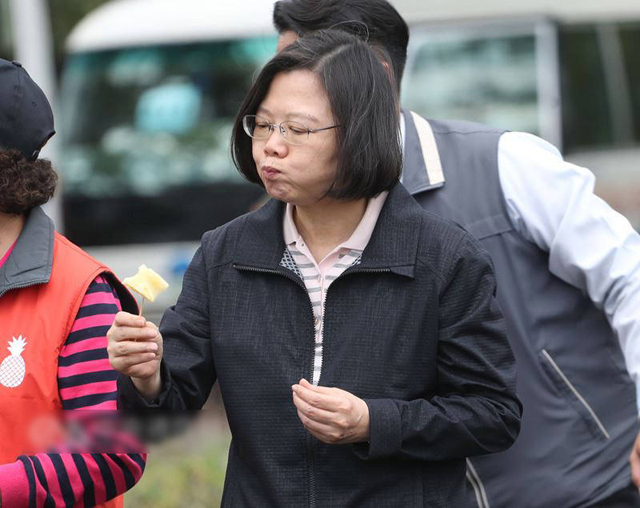 大陸對台菠蘿禁令今起生效，島內蛙聲一片，讓人想起魯迅的話