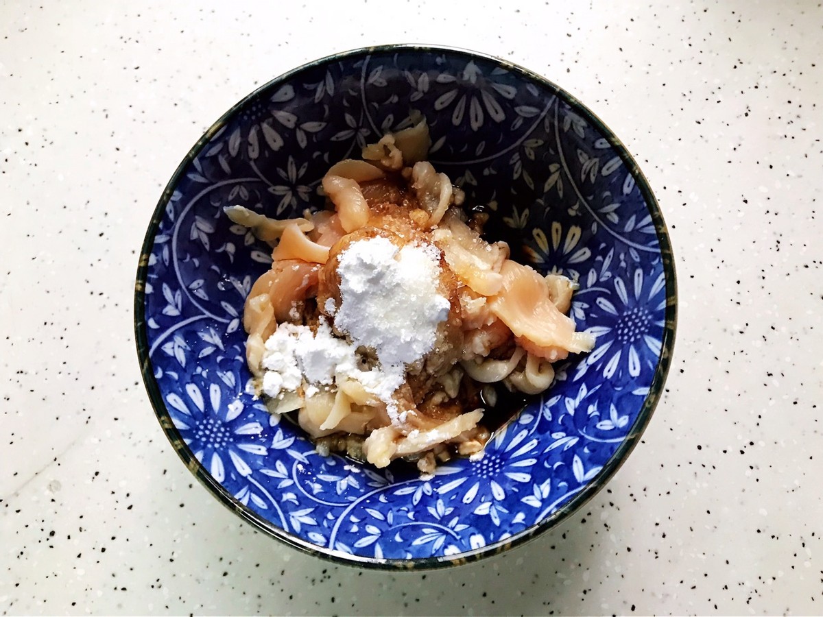 家常蚝油南瓜炒鸡肉片，鲜嫩可口，做法简单，低脂又解馋