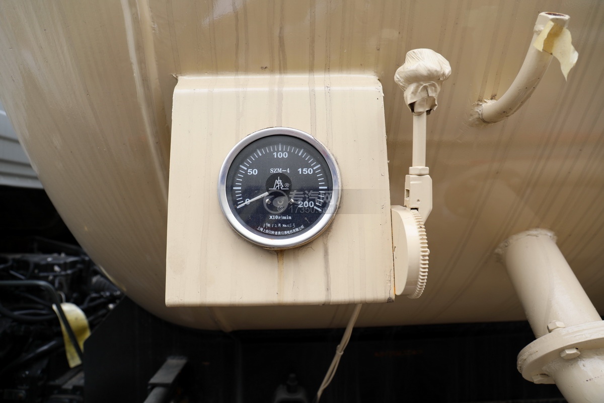 散装水泥专用车——东风单桥国六粉粒物料运输车