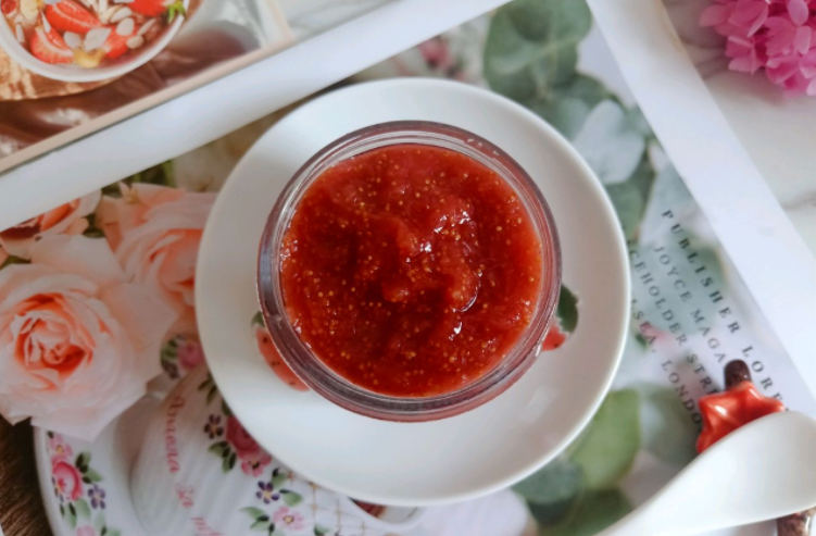 自制软绵甜蜜的无花果酱，没有任何添加，吃起来更健康