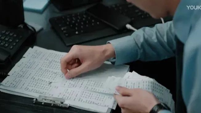 电视剧|双男主职场剧《平凡的荣耀》：赵又廷白敬亭师徒组合形象大改