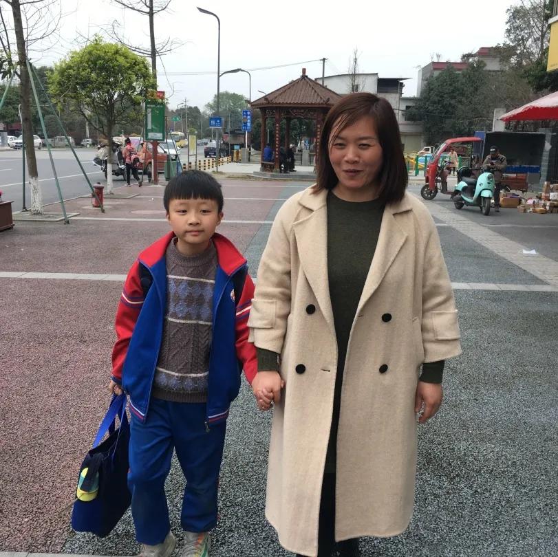 春日融融家访日 真情传递暖人心——双流区金桥小学入户家访活动