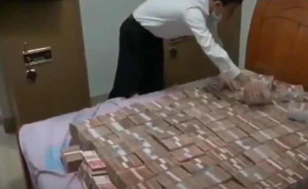 全款买房花费1亿3000万，地产公司全体上门搬运现