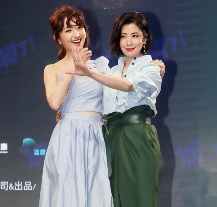 柯佳嬿曬慶生照，與賈靜雯蹲吃蛋糕接地氣，曾之喬發文送祝福