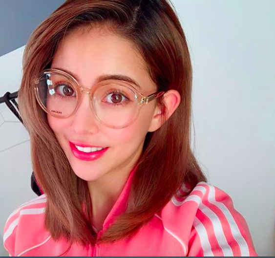 昆凌养娃不嫌麻烦，小小周6岁长发及腰，周杰伦女儿造型变化多端