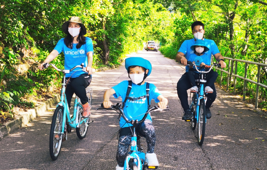 郭晶晶为婆婆庆生表感谢！打扮精致气质不俗，两人亲密合影似姐妹