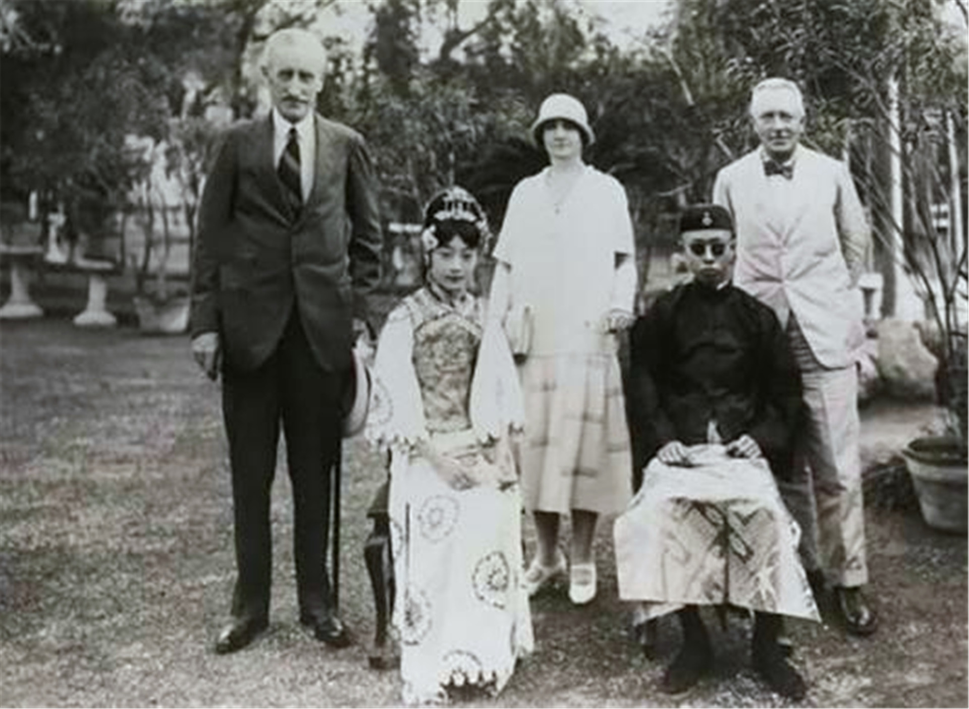 中国最后一个太监口述：妃子洗澡从不自己动手，全靠太监帮忙