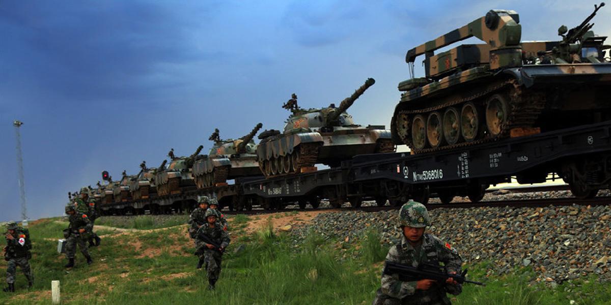 印军班公湖部署美制快艇，和我巡逻艇差距太大