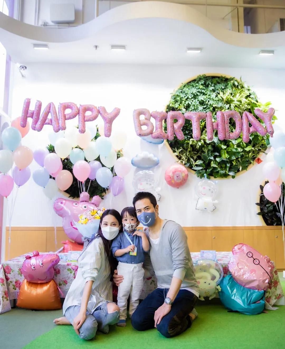 陳凱琳2歲大兒子上學前班，一家三口參加親子活動，互動溫馨有愛