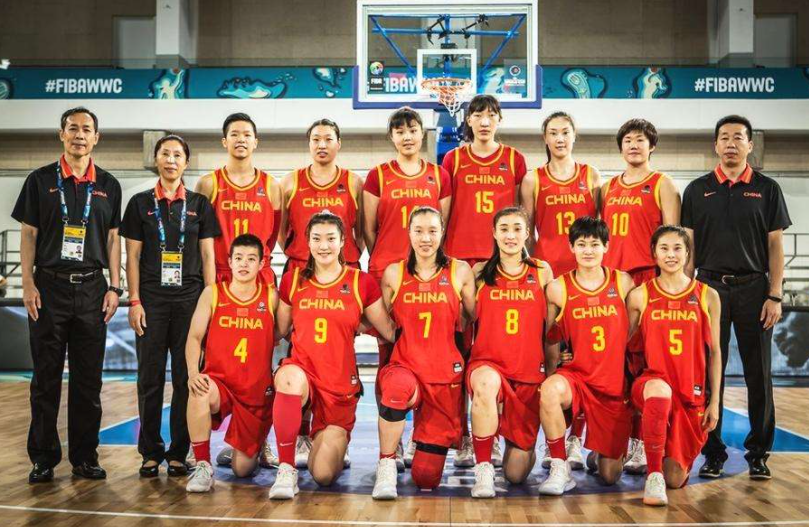 中国篮球三大队伍冲进奥运会，全部争金牌！仅剩杜锋练兵争门票