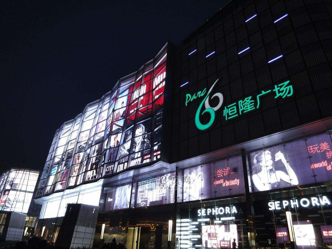 地产界富豪，国内捞金1000亿后，为何只给美国捐