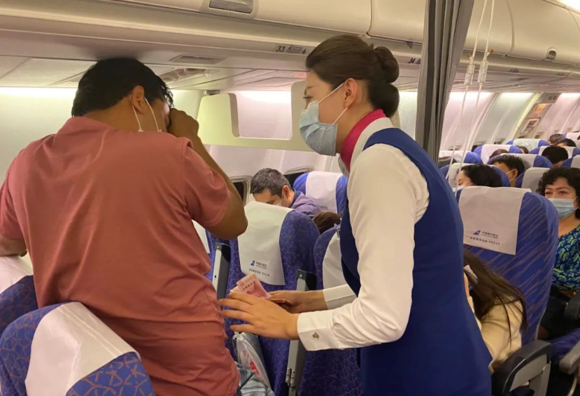 飛機的油箱“藏”在機翼里？那能裝下多少油？為何不放在底部？