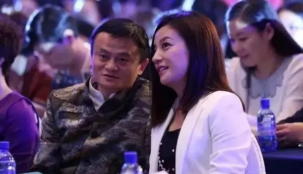 《还珠格格》开播23年后：原来容嬷嬷扎的都是坏人啊