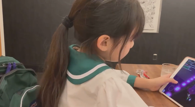 小S曬母女對話，許老三自稱三姐妹中她最美，對鏡wink超自信