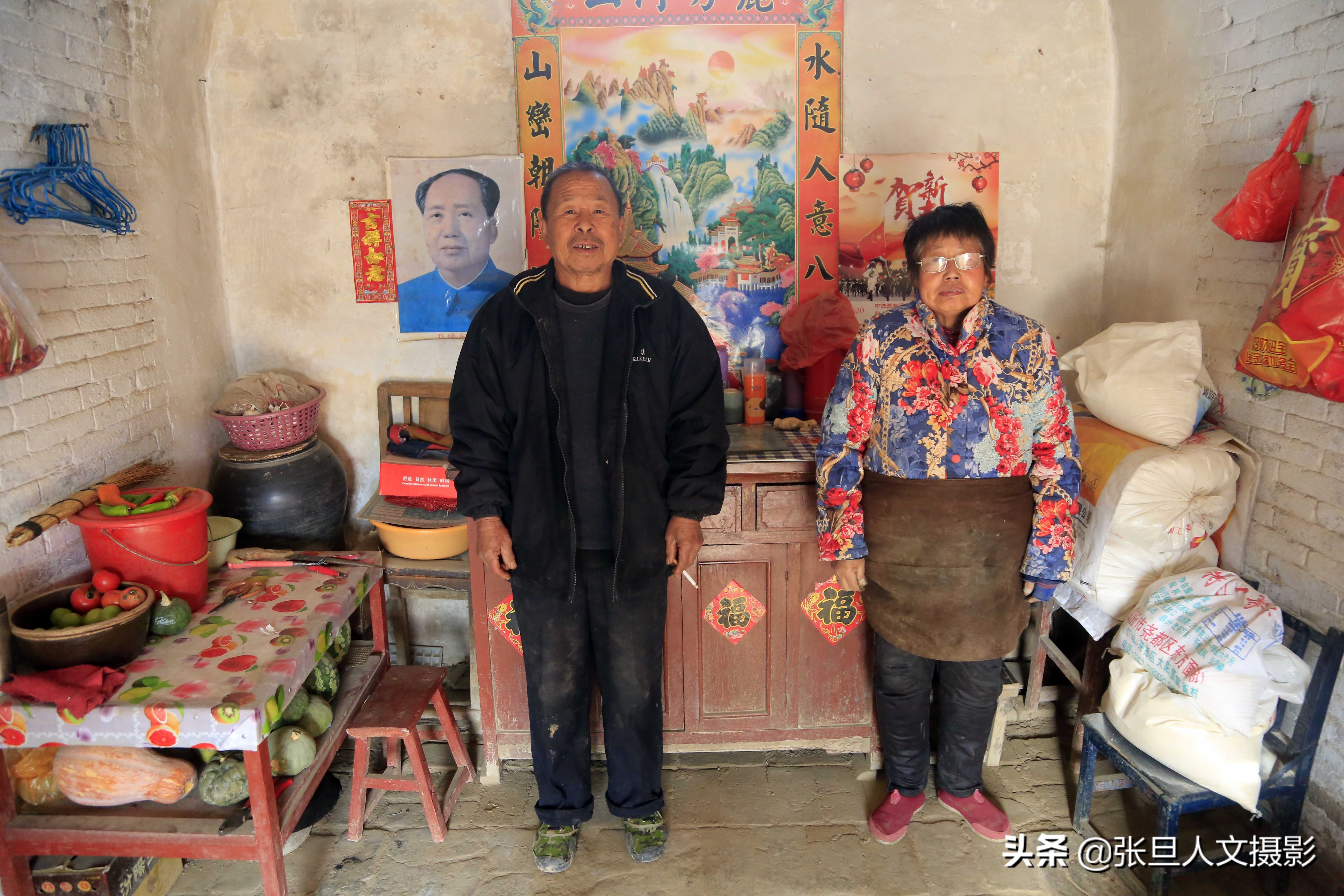 70岁老人住窑洞种辣椒 过着简朴的生活 空降兵的