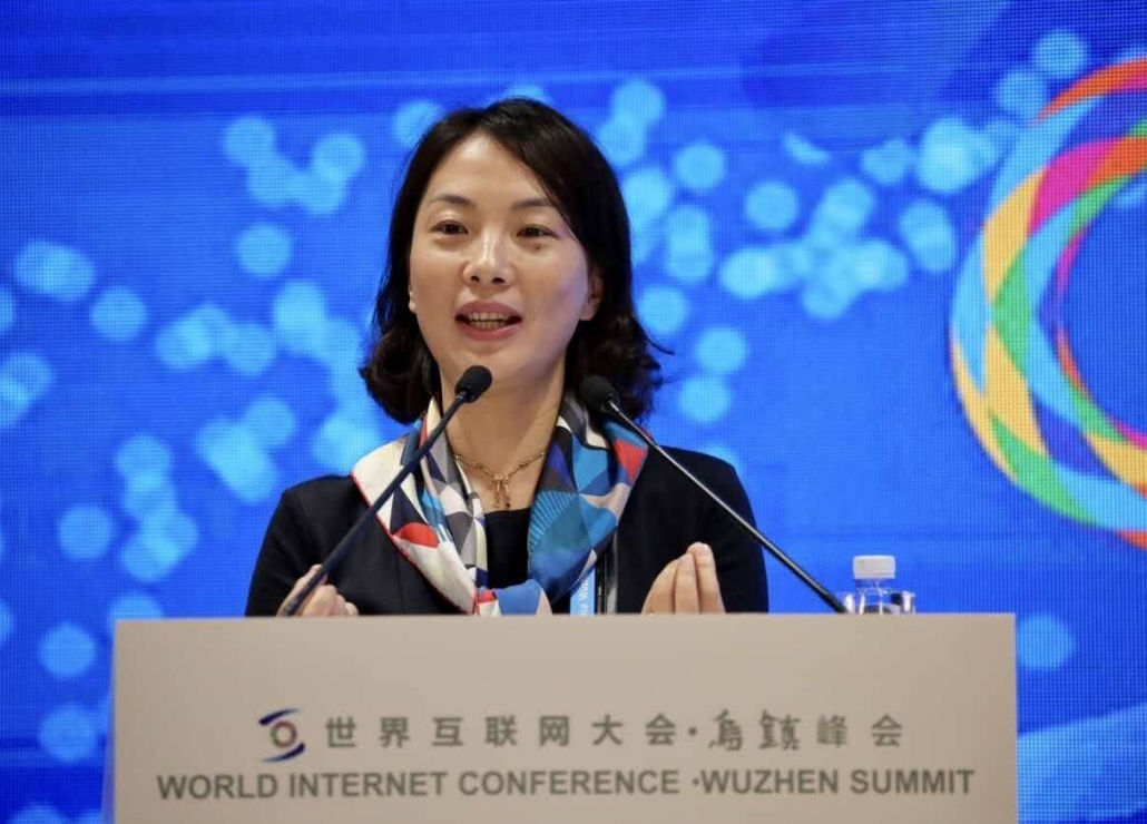 马云背后的女人，曾是阿里前台小妹，如今掌管