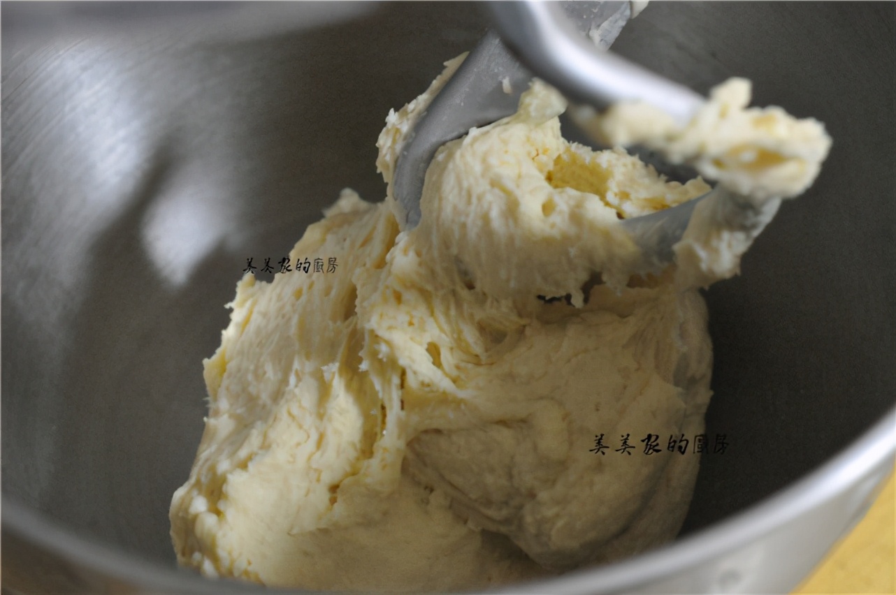 家有烤箱一定要試試，不用黃油的漢堡坯，柔軟拉絲，比買的好吃