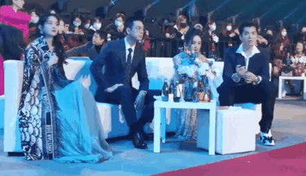 有人暗暗发糖，有人尴尬互动，星光大赏内场真