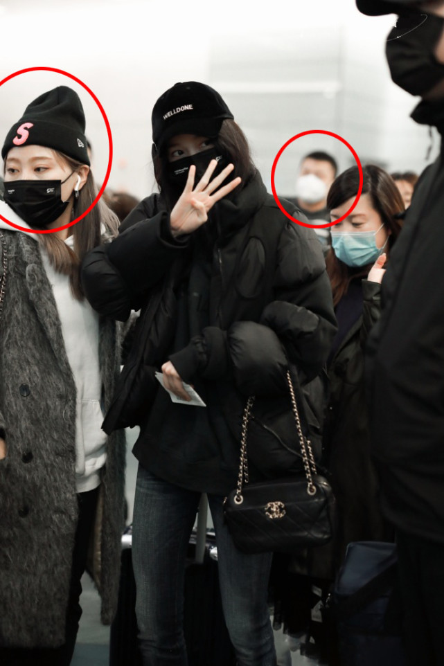 鹿晗穿情侣装撒糖，此前关晓彤曾穿同款与他过