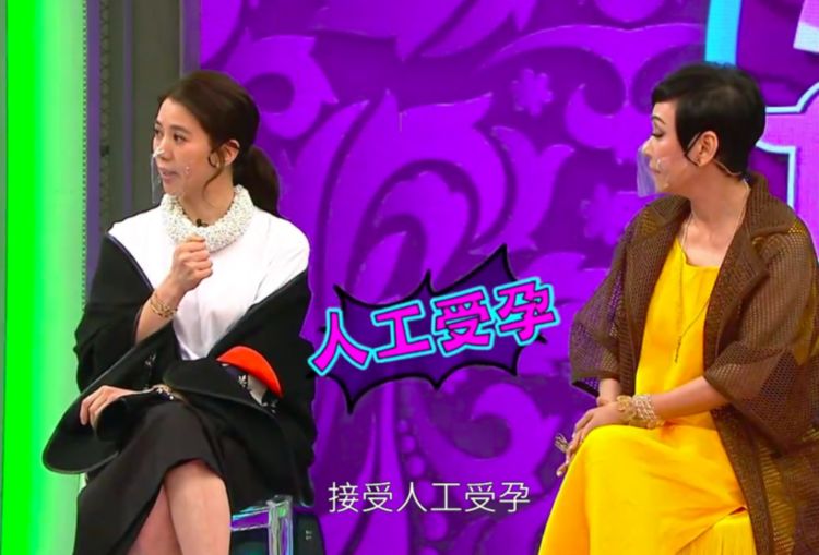 張智霖兒子母親節曬照，魔童攬媽媽臂膀顯男友力，身高赶超袁詠儀