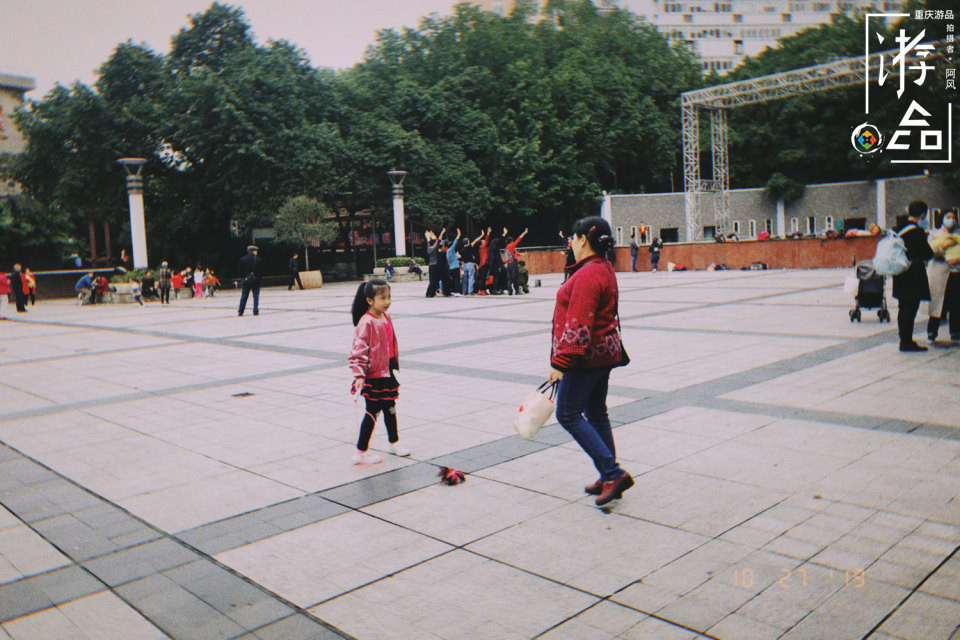 巴渝历史悠久，普通话抛弃的古语词，重庆方言仍在使用