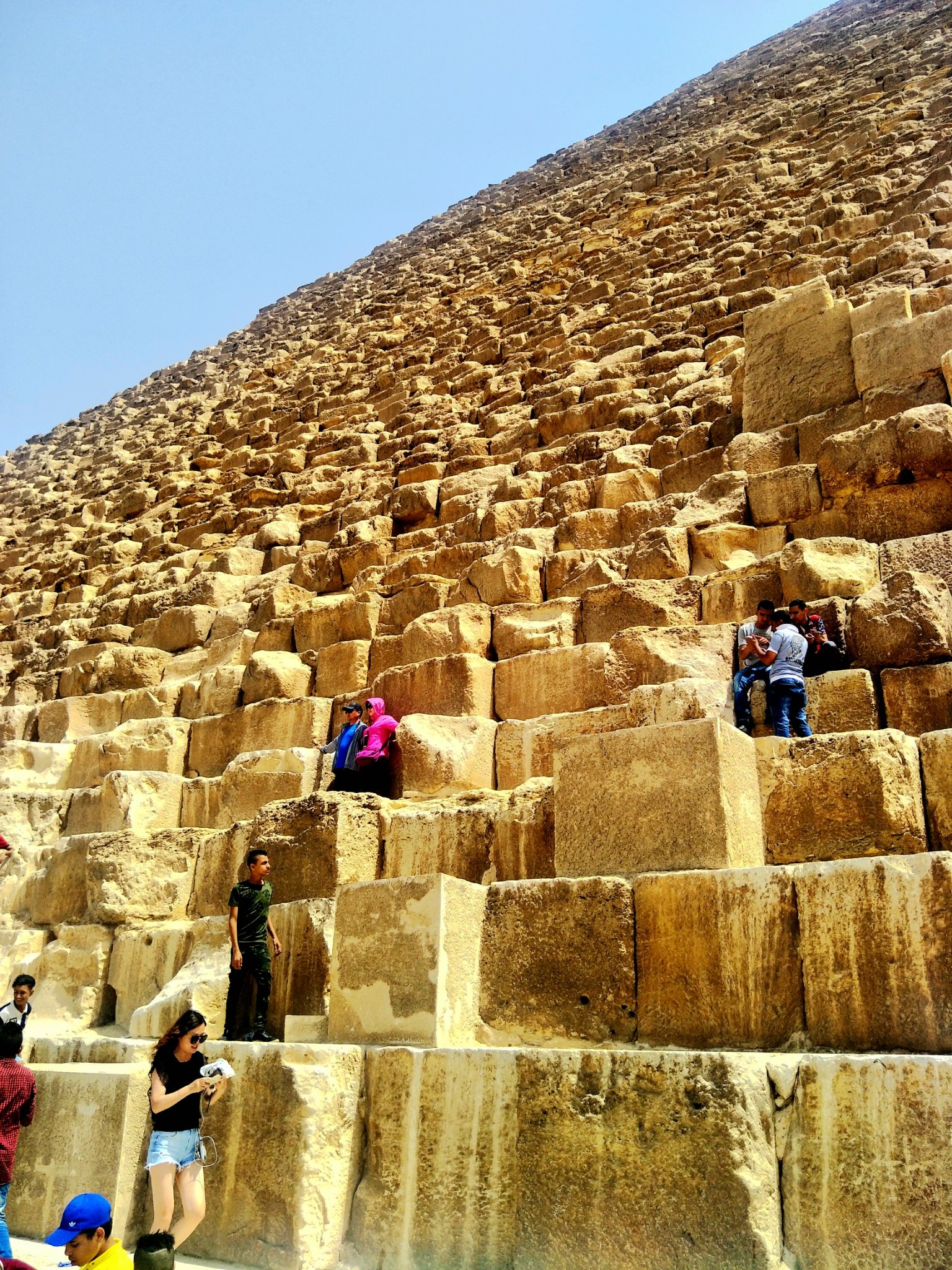 世界七大奇迹之一的埃及大金字塔，可能只需要几千人就能建成
