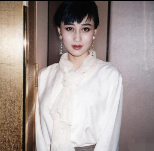 李连杰痴情往事：1996年，为救利智，7200万低价“签约”向华强