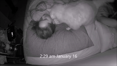 女孩睡著後被貓打了4個小時，但小貓咪可能沒什麽壞心思