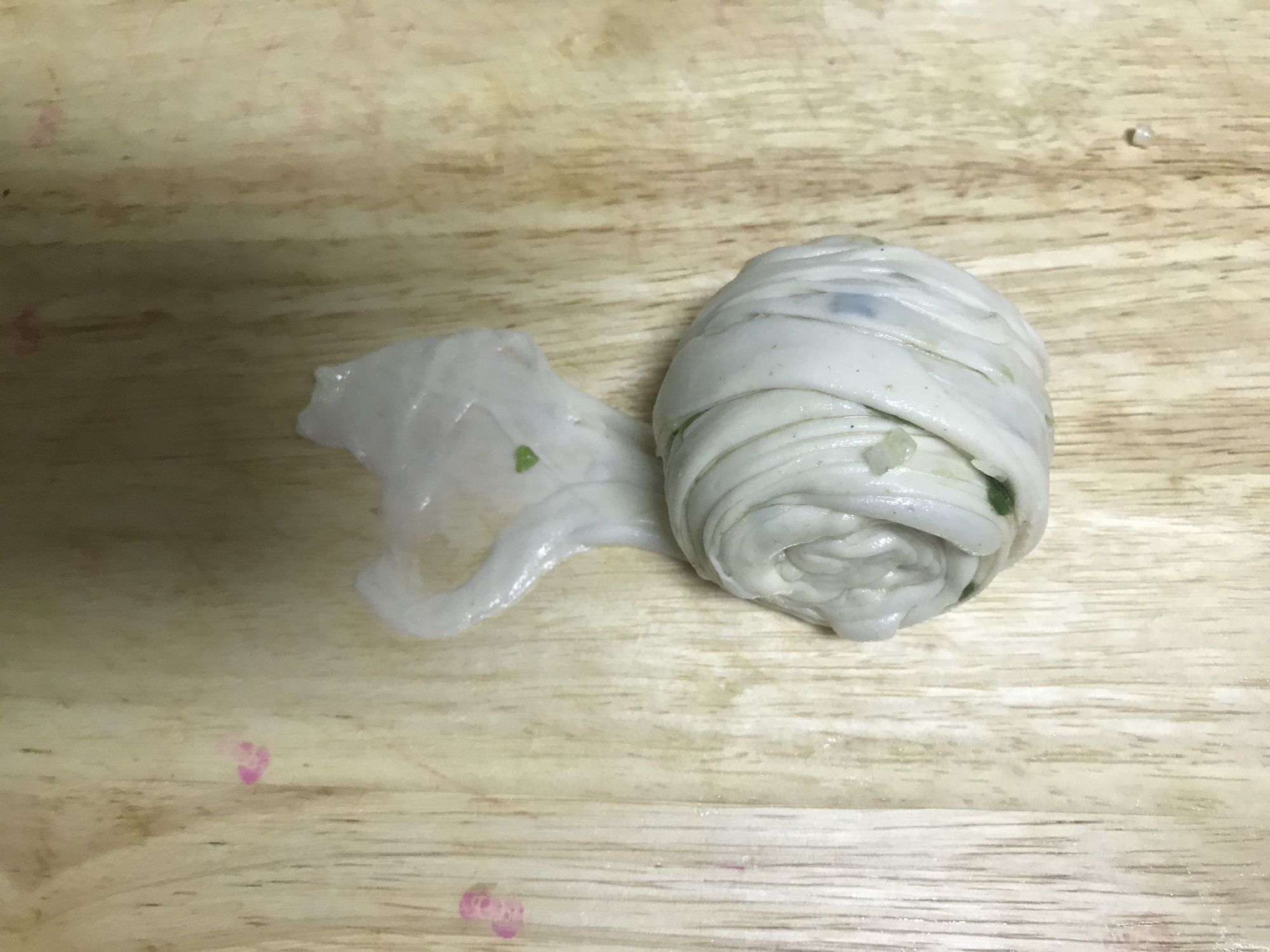 蔥花餅好吃的做法，一抻一卷，柔軟筋道，香酥多層，簡單還好吃