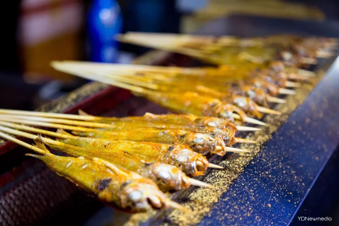 走进深夜的武汉南湖，只想说腐败至极