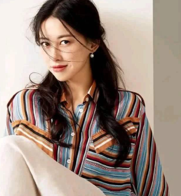 出生军人世家父亲是富商，35岁的朱珠为何能连续入选全球最美面孔