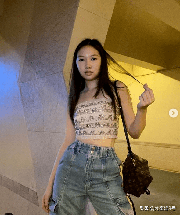 甄子丹女儿曝光近照，16岁腿长1米1太吸睛，外公身家百亿富豪
