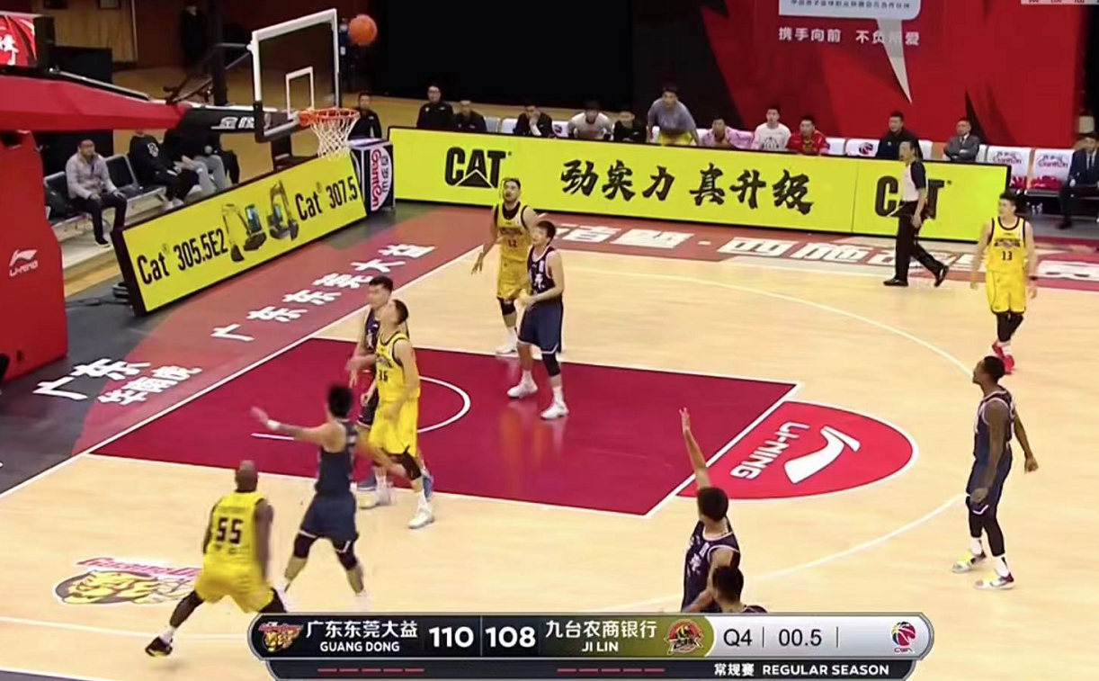 大爆冷！琼斯三分绝杀广东，小詹姆斯天神下凡轰43+14+13