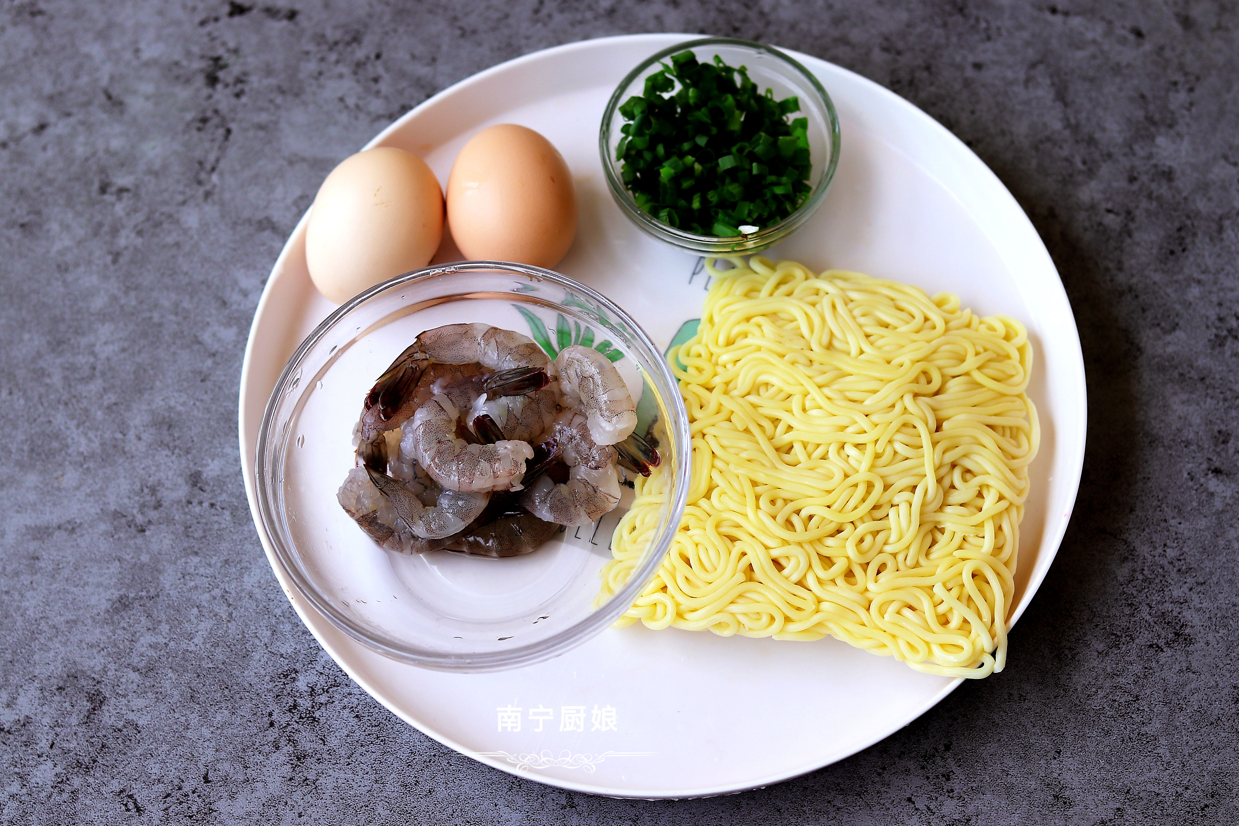 做炒麵很多人第一步就做錯了，難怪不好吃，酒店大廚教你正確做法