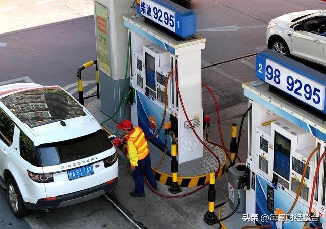 油价调整信息：今日8月3日，调整后加油站92、95号汽油售价