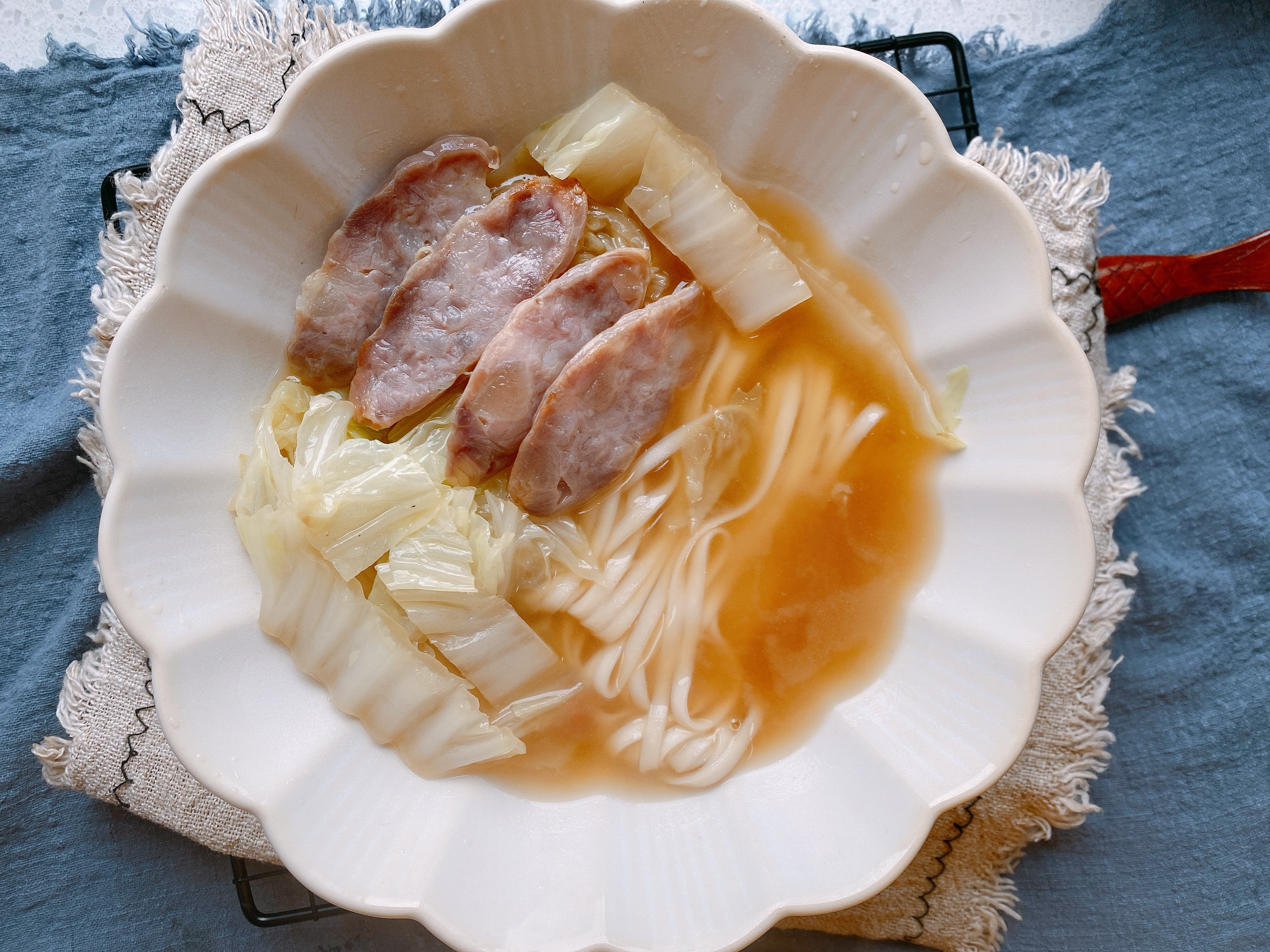 下雪天來一碗熱騰騰的湯麵，5種做法，10分鐘搞定，簡單有營養