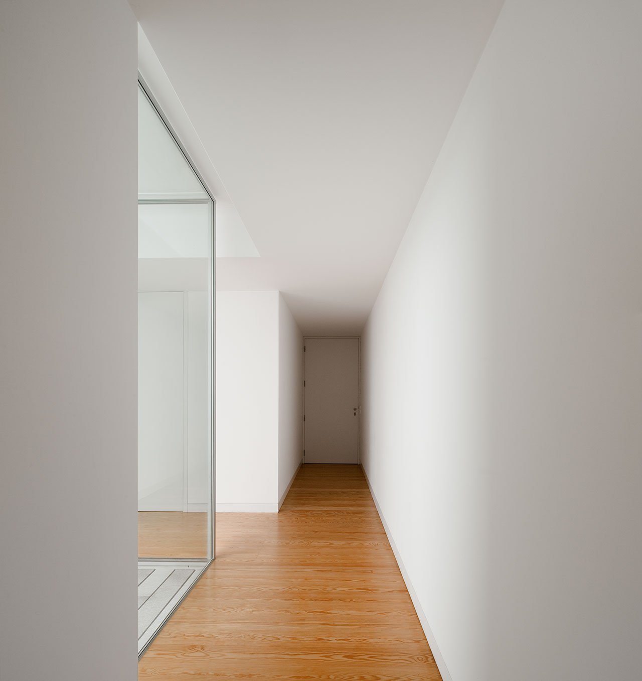 简约到极致的梦想白房子，Aires Mateus经典作品突破了时空界限