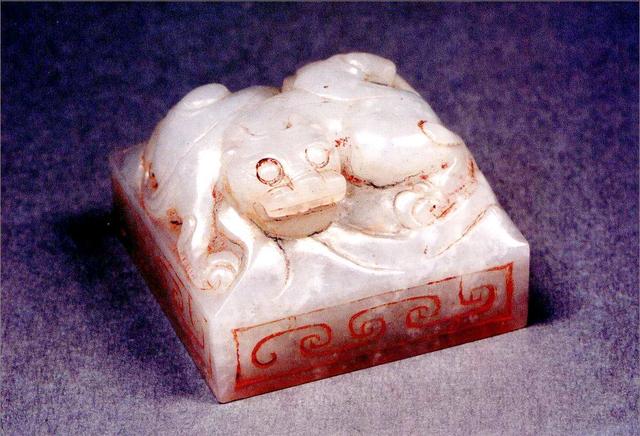 13岁男孩拾到一块玉玺，上交后获20元路费，45年