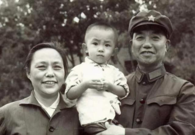 萧克之妻蹇先佛：18岁参军，长征路上生孩子，今104岁仍健在