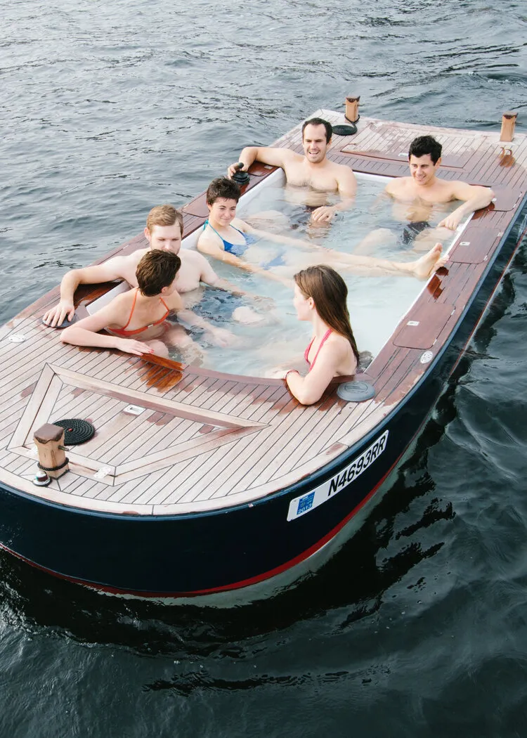 海上移动浴缸Hot Tub Boats开启脑洞大开的出海模式