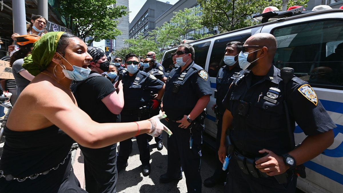 又一個美國黑人被殺，警察從背後開槍，起義軍領導暴動大爆發