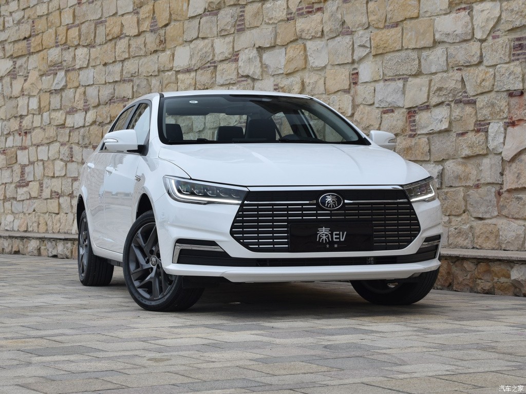 试驾比亚迪秦ev高性价比紧凑型电动车靠谱之选