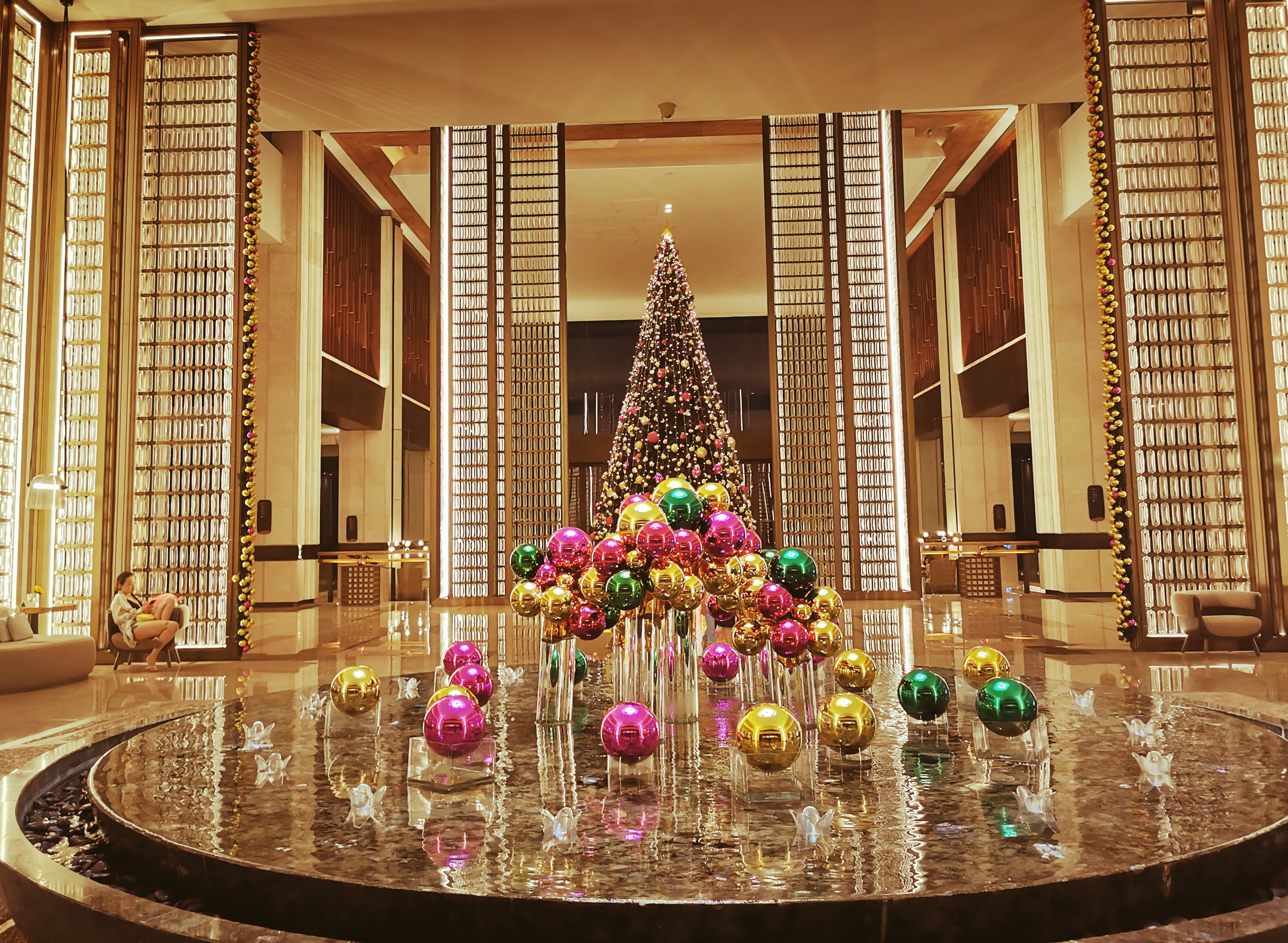 三亚旅行，海棠湾藏着的法兰西秘境，享受悠闲慢生活