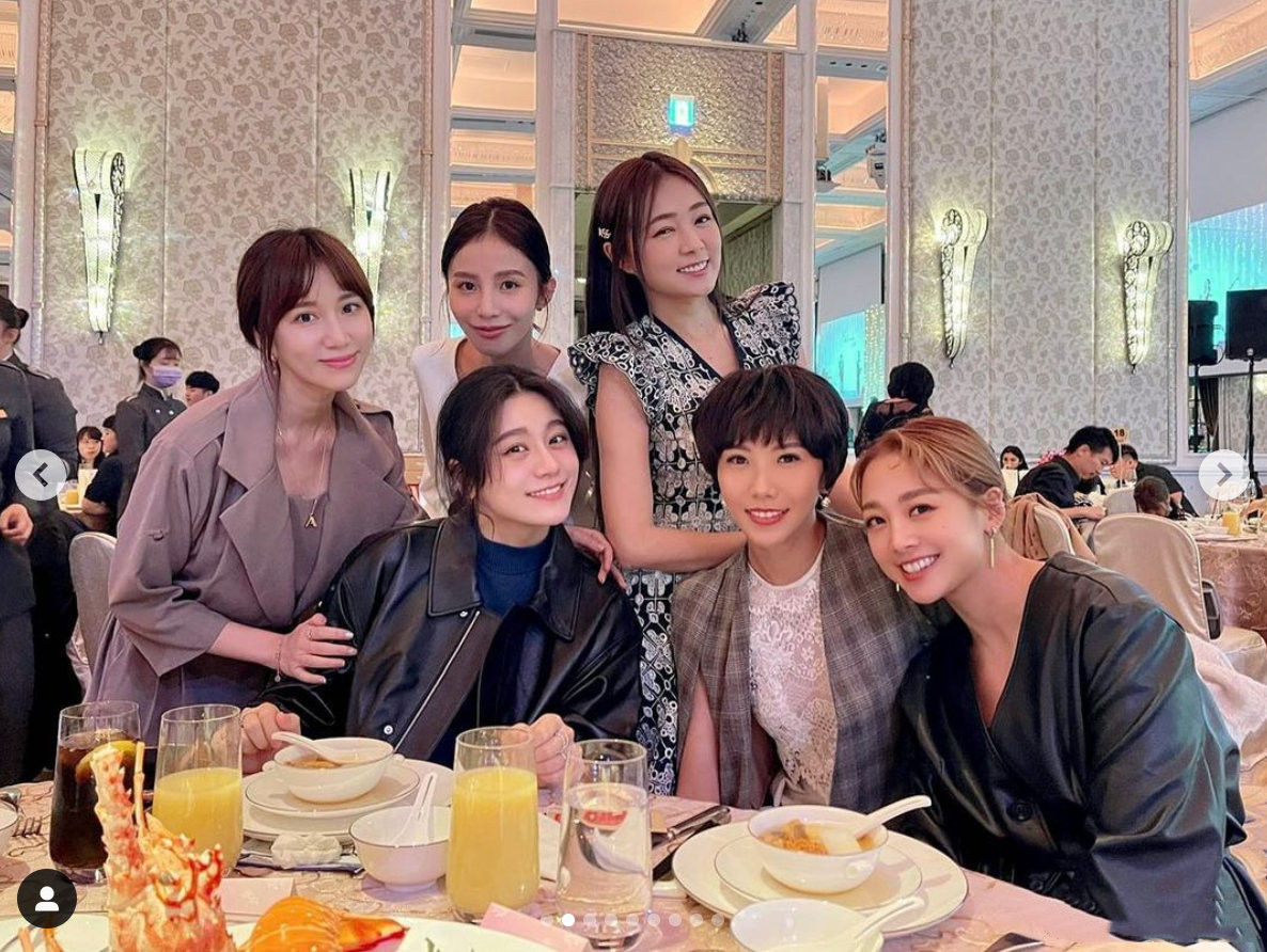 黑涩会美眉举行婚礼，7名成员齐聚当伴娘，这也